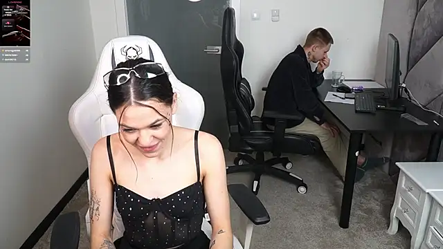 Roxi Twix online show from 03.22.25