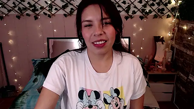Snapshot of cute_bunny95 chatting on 03.17.25 cute bunny95 online show from 03.17.25