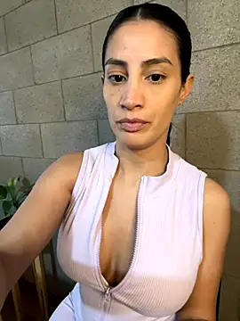 Snapshot of Putitatease chatting on 09.09.25 Putitatease online show from 09.09.25