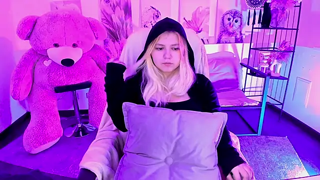 DiaAngell online show from 11.27.25