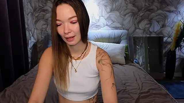 Snapshot of SusannJohnson chatting on 10.11.25 SusannJohnson online show from 10.11.25