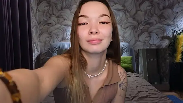 Snapshot of SusannJohnson chatting on 10.30.25 SusannJohnson online show from 10.30.25