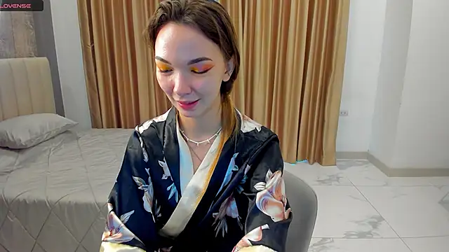 Snapshot of SusannJohnson chatting on 11.10.25 SusannJohnson online show from 11.10.25