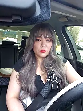 lunahong28 online show from 02.15.25