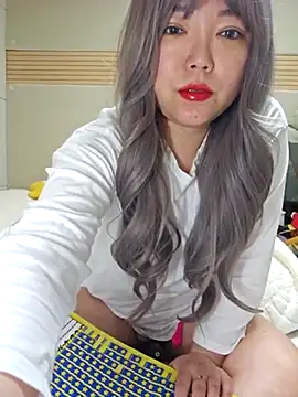 lunahong28 online show from 02.18.25