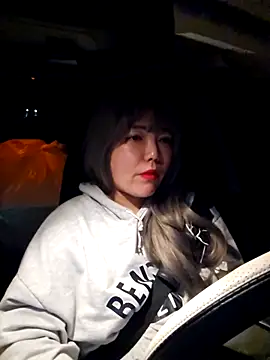 lunahong28 online show from 03.04.25