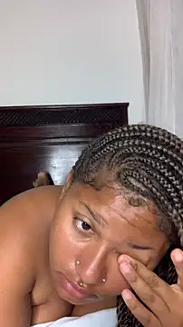 Snapshot of madell chatting on 02.15.26 madell online show from 02.15.26