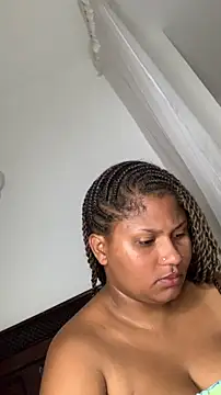 Snapshot of madell chatting on 02.15.26 madell online show from 02.15.26