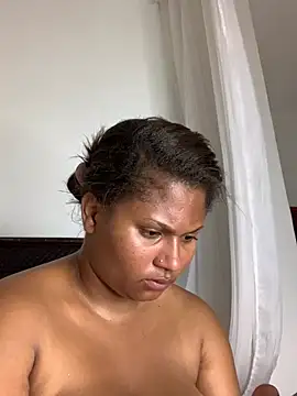 Snapshot of madell chatting on 02.25.26 madell online show from 02.25.26