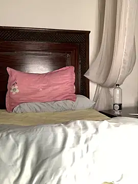 Snapshot of madell chatting on 02.26.26 madell online show from 02.26.26