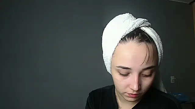 Eva Gloryy online show from 10.04.25