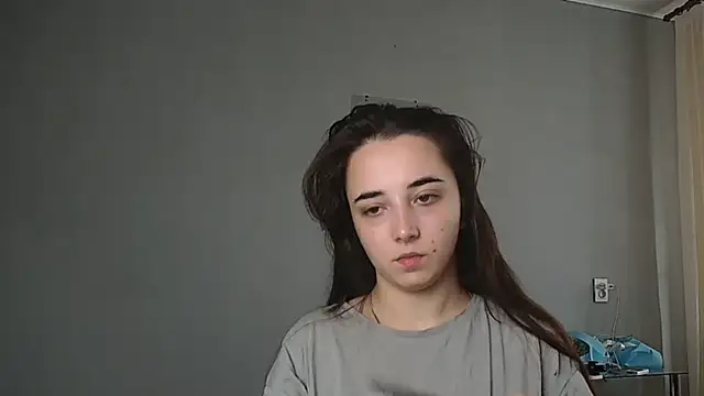 Eva Gloryy online show from 10.31.25