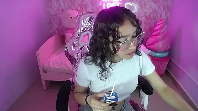 kassandra ch  online show from 02.21.25