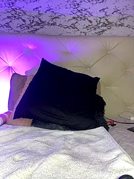 Lili  taylor online show from 11.04.25