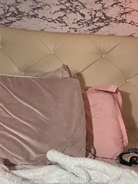 Lili  taylor online show from 04.05.26