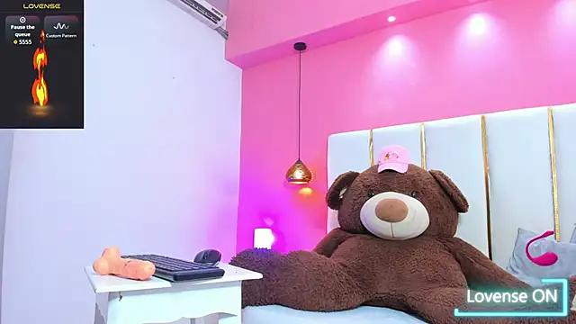 Snapshot of Alliison_fox chatting on 10.30.25 Alliison fox online show from 10.30.25