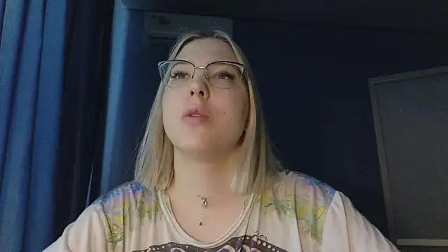 Snapshot of HotBrandyX chatting on 11.10.25 HotBrandyX online show from 11.10.25