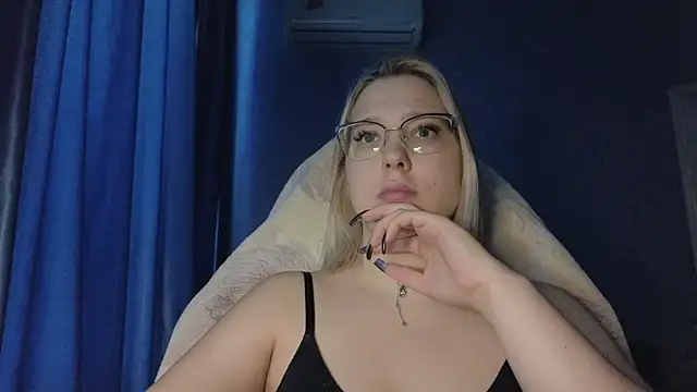 Snapshot of HotBrandyX chatting on 11.14.25 HotBrandyX online show from 11.14.25