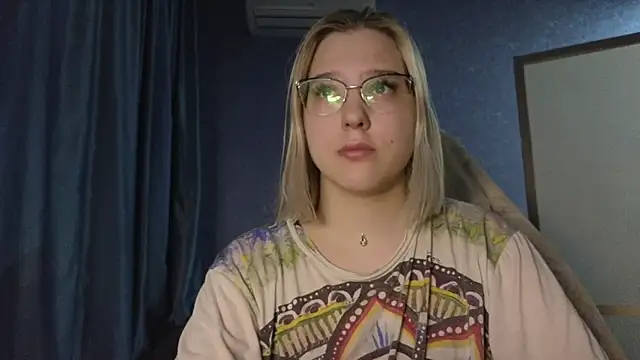 Snapshot of HotBrandyX chatting on 11.15.25 HotBrandyX online show from 11.15.25