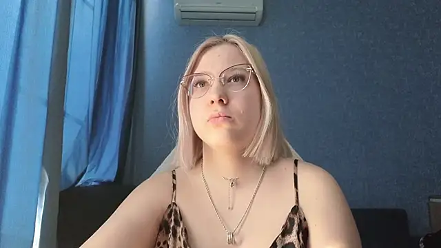 HotBrandyX online show from 03.23.26