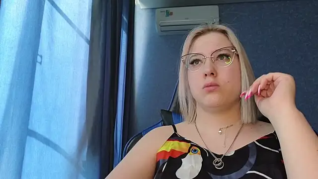 HotBrandyX online show from 04.25.26