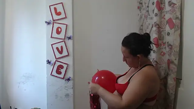 Snapshot of Yohis_Kiut25 chatting on 02.13.26 Yohis Kiut25 online show from 02.13.26