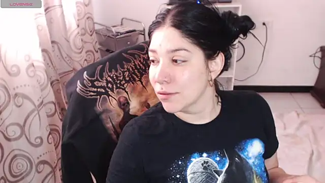 Snapshot of sharonnleon chatting on 05.27.26 sharonnleon online show from 05.27.26
