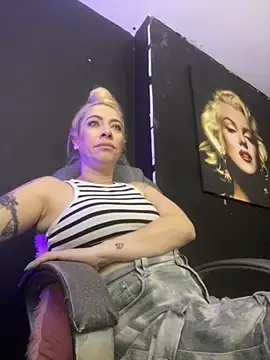 viktoria davis  online show from 10.17.25