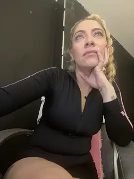 viktoria davis  online show from 02.13.26