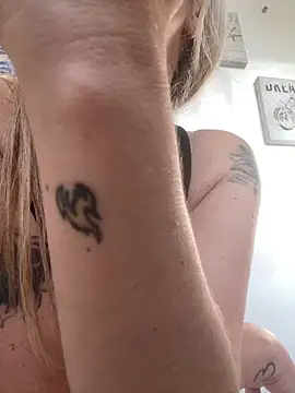 viktoria davis  online show from 02.21.26