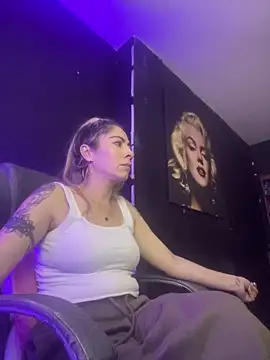 Snapshot of viktoria_davis_ chatting on 04.27.26 viktoria davis online show from 04.27.26