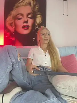 Snapshot of viktoria_davis_ chatting on 05.31.26 viktoria davis online show from 05.31.26