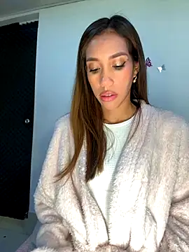 Snapshot of zoe_storm chatting on 10.11.25 zoe storm online show from 10.11.25