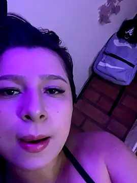 Snapshot of _Amber_Brown chatting on 10.12.25 Amber Brown online show from 10.12.25