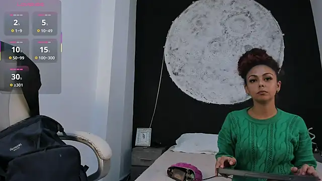 Snapshot of DalayMoore chatting on 10.12.25 DalayMoore online show from 10.12.25