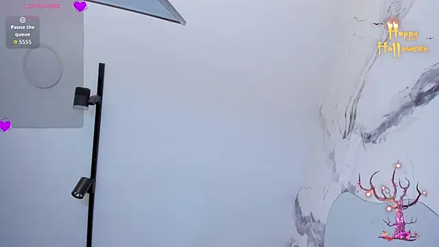 Snapshot of DalayMoore chatting on 10.19.25 DalayMoore online show from 10.19.25