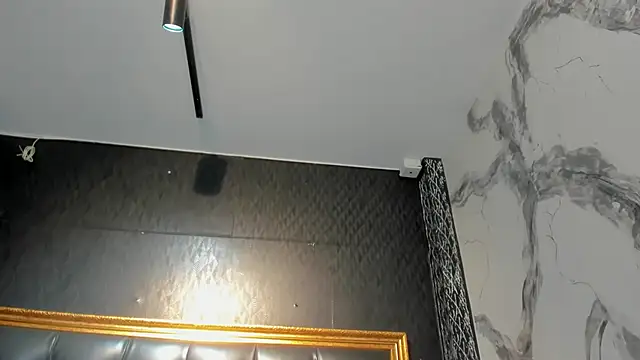 Snapshot of DalayMoore chatting on 11.02.25 DalayMoore online show from 11.02.25