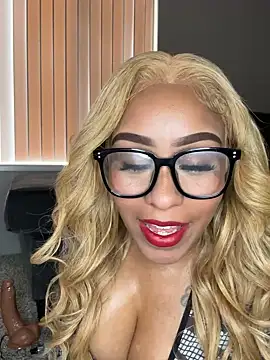 Snapshot of hazelbaby8880 chatting on 02.12.25 hazelbaby8880 online show from 02.12.25