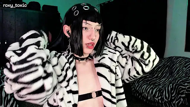 roxy toxic online show from 11.15.25