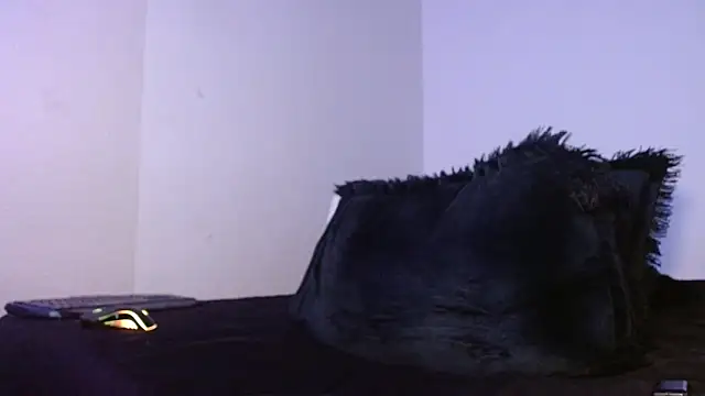 Lliam 2 online show from 10.13.25