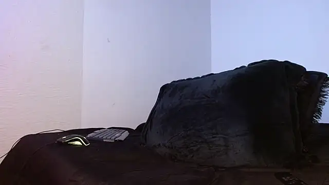 Lliam 2 online show from 10.17.25