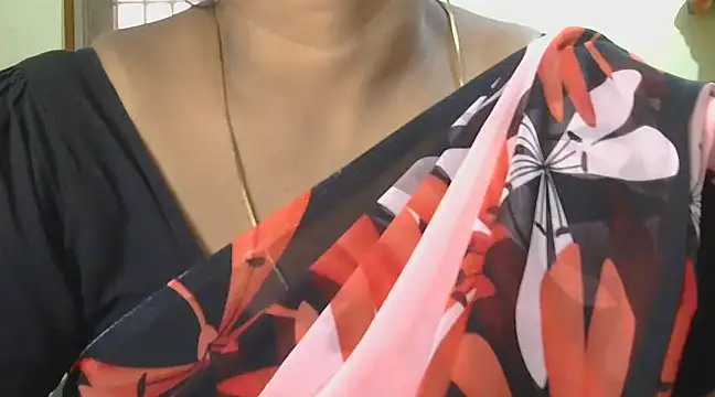 Snapshot of Varshaa1950 chatting on 01.18.25 Varshaa1950 online show from 01.18.25