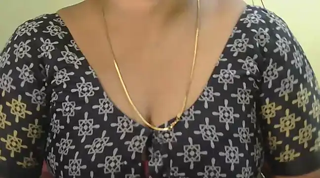 Snapshot of Varshaa1950 chatting on 01.26.25 Varshaa1950 online show from 01.26.25