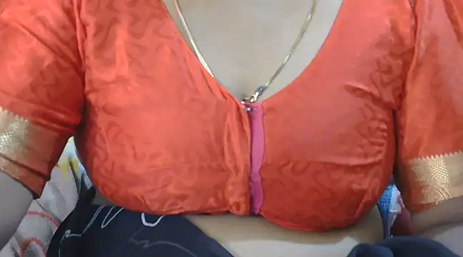 Snapshot of Varshaa1950 chatting on 02.01.25 Varshaa1950 online show from 02.01.25