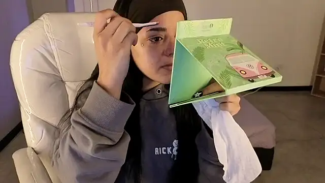 Nicole Foxx  online show from 10.07.25