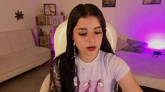 Nicole Foxx  online show from 10.24.25