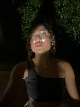 Snapshot of Ariana_lily_ chatting on 03.16.25 Ariana lily online show from 03.16.25