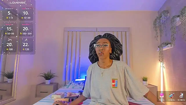 Snapshot of Liincostelloo chatting on 02.10.25 Liincostelloo online show from 02.10.25