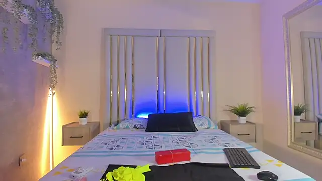 Snapshot of Liincostelloo chatting on 02.13.25 Liincostelloo online show from 02.13.25