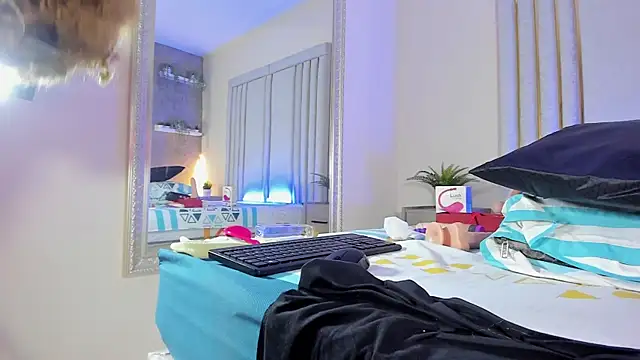 Snapshot of Liincostelloo chatting on 02.26.25 Liincostelloo online show from 02.26.25